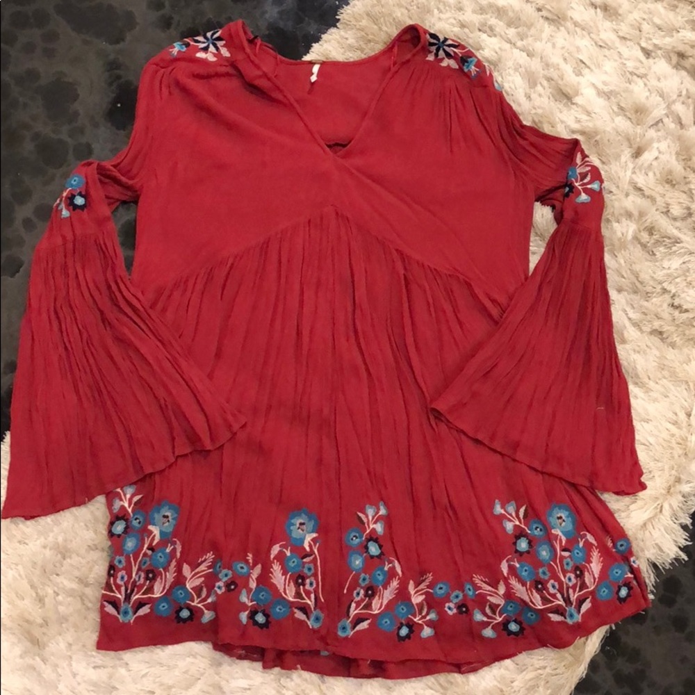 Free People embroidered tunic 💙